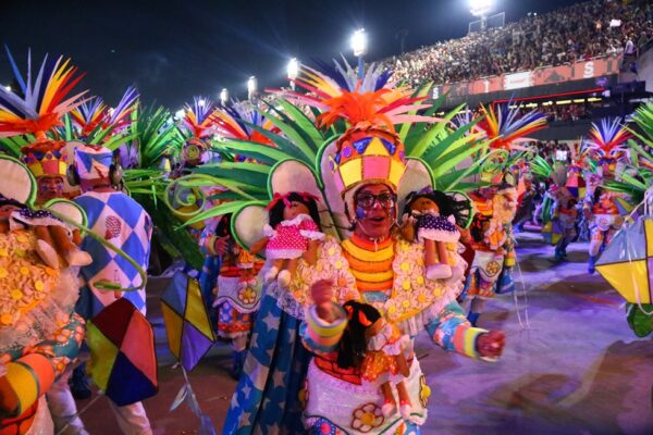 Colorido de Heitor pinta estética primorosa e excelência em outros quesitos colocam Vila Isabel na briga pelo título 5 vila isabel desfile 2026 16