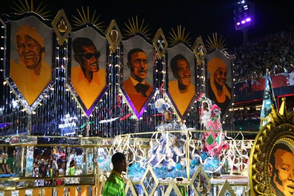 Colorido de Heitor pinta estética primorosa e excelência em outros quesitos colocam Vila Isabel na briga pelo título 9 vila isabel desfile 2026 34