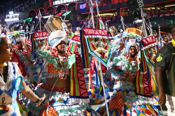 Colorido de Heitor pinta estética primorosa e excelência em outros quesitos colocam Vila Isabel na briga pelo título 12 vila isabel desfile 2026 35