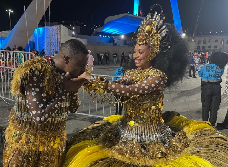 Vila Isabel sai fortalecida do Carnaval 2026 com top3 e promete vir 'com tudo' pelo título no Carnaval 2027 2 casal vila