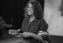 Dandara Vital lança autobiografia na Feijoada de São Jorge da Imperatriz Leopoldinense