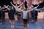 Mangueira promove aula aberta de dança afro com foco em movimento, cultura e bem-estar