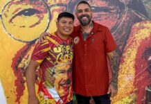 Liderança do Xingu visita barracão da União de Maricá e se encanta projeto para o Carnaval 2027: ‘Impressionado’