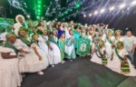 Com chapéu panamá, Camisa Verde e Branco grava audiovisual para o Carnaval 2027