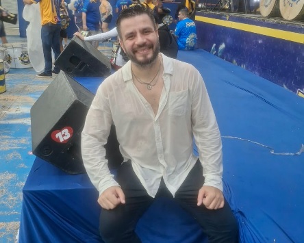 Debaixo de chuva, Tijuca dá resposta na rua e mostra potência musical no primeiro ensaio 4 gabriel tijuca 1