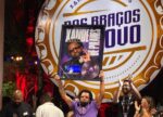Xande de Pilares homenageia clássicos do sambas-enredo ao lado dos Puxadores do Samba em novo audiovisual